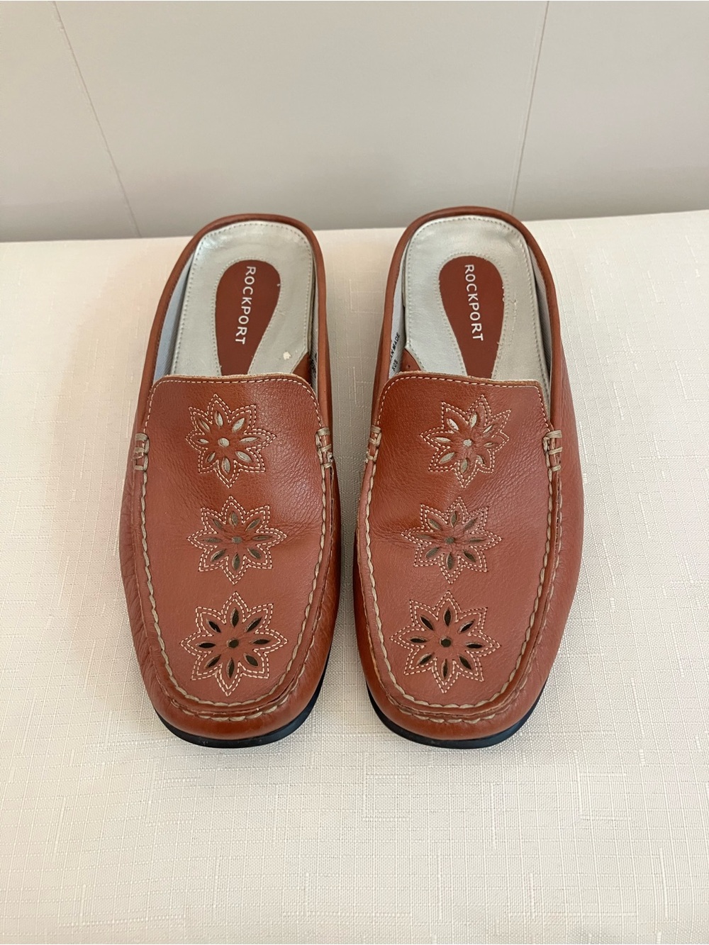 Rockport Leather Floral Cutout Mules Loafers Tan Brown Slip On Women's size 6W